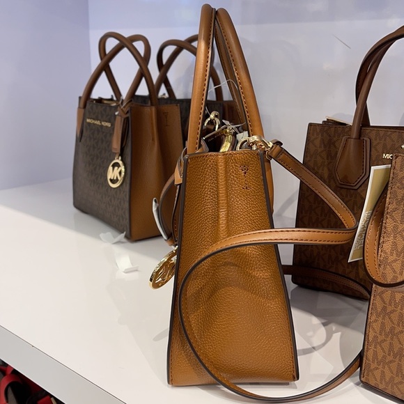 Michael Kors Mercer Medium Pebbled Leather Crossbody Bag - Picture 5 of 16